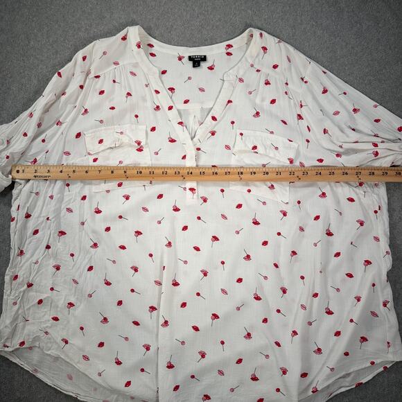 Torrid Harper Lips Lollipop Flirty Blouse Women's 4/4X V-Neck White Red Pockets - Picture 5 of 7